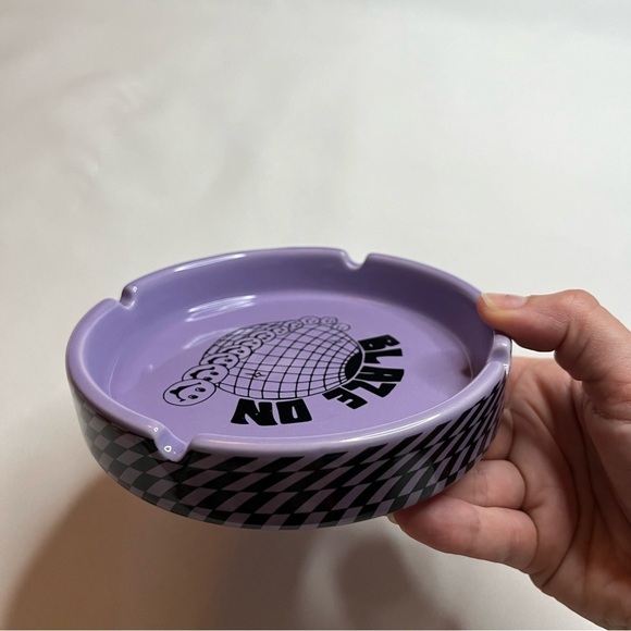 Urban Outfitters Blaze Day Disco Ball Smiley Face Retro Checkerboard Ashtray NWT - Picture 10 of 16